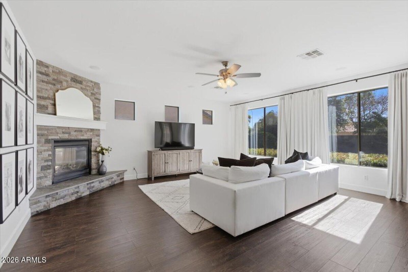 19-2177 E Glacier Pl