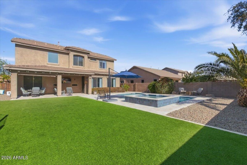 Look at how big this yard is!