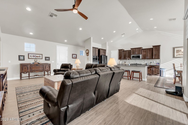 565 W Perkins St-17_(2048)