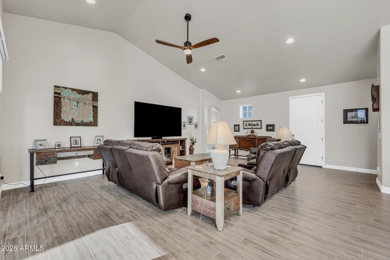 565 W Perkins St-18_(2048)