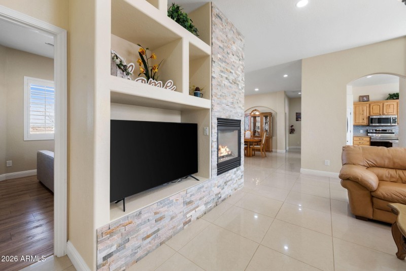 14-Lving Room to Dining Room