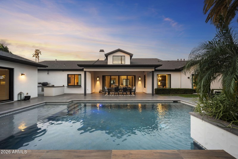 Pool and Outdoor Dining