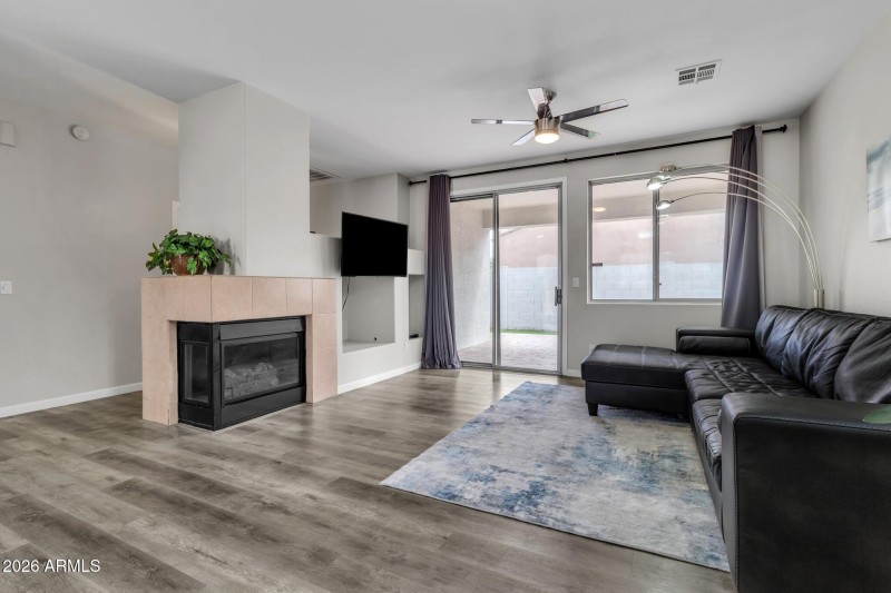 2407 S Jefferson (9)