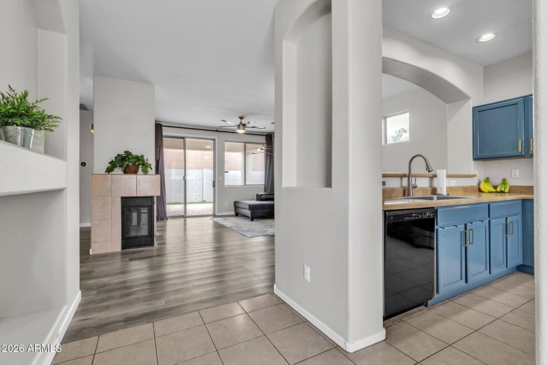 2407 S Jefferson (10)