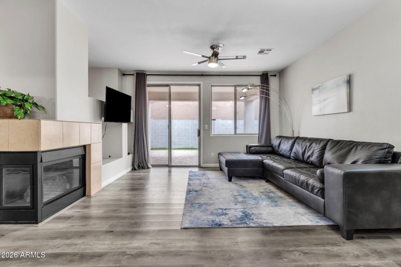 2407 S Jefferson (13)