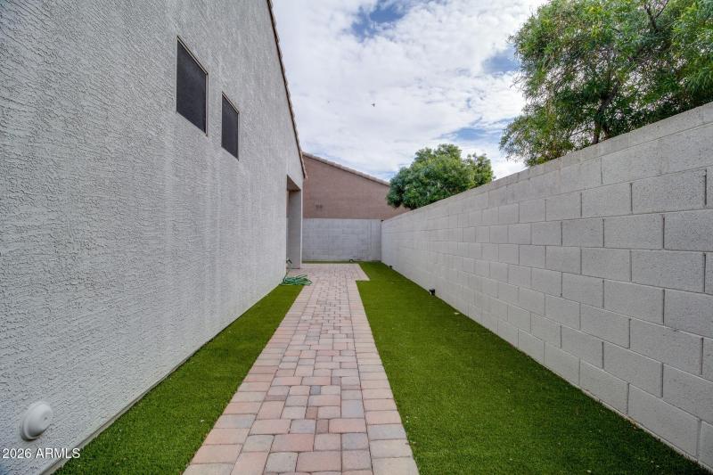 2407 S Jefferson (30)