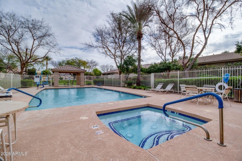 2407 S Jefferson (40)