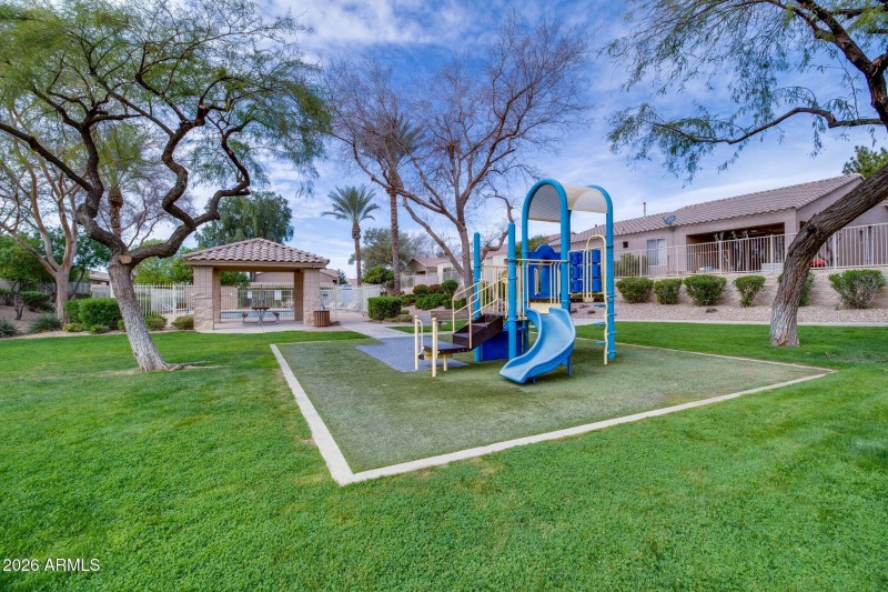 2407 S Jefferson (42)