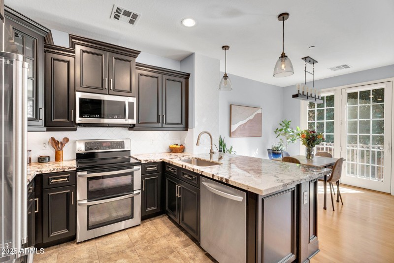 Modern Kitchen & Dining Flow