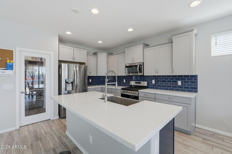 Lot of storage in the walk-in pantry