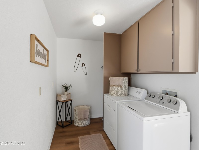 LARGE LAUNDRY AREA