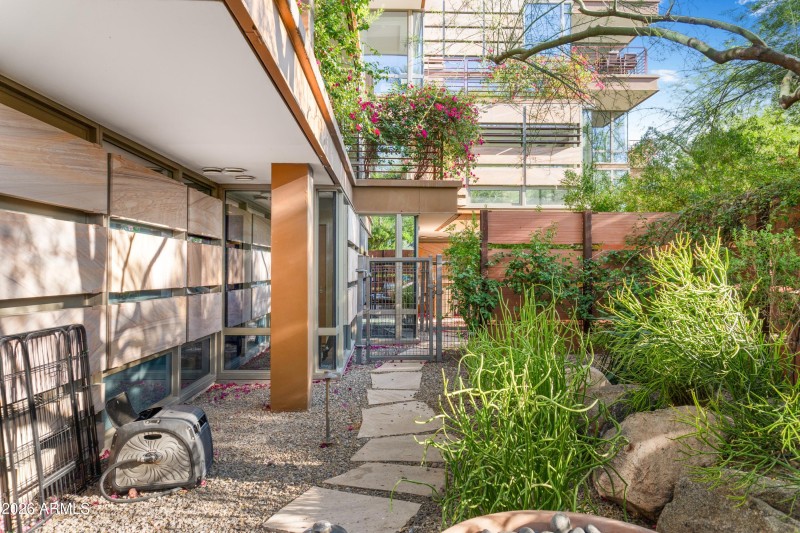 Private Path to Fashion Square