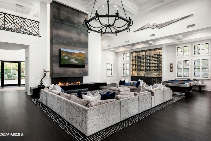 Family Room W:Wine Room