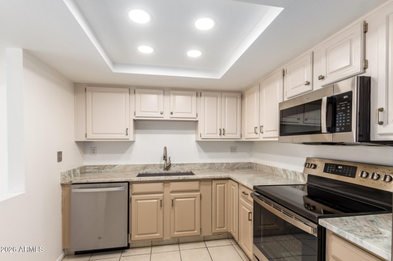 TOTALLY UPDATED KITCHEN WITH ALL NEW APP