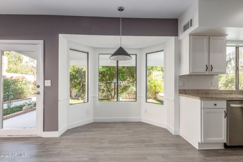 13077 N. 99th Pl. - Kitchen Nook