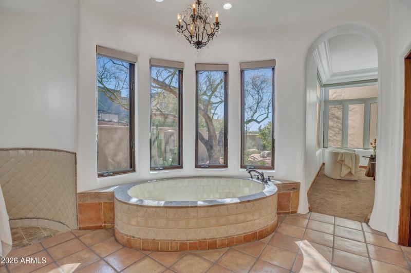 Beautiful master bath detail
