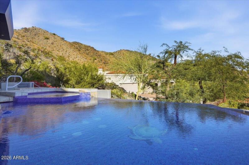 094-4550 E Foothill Dr_RedHogMedia]