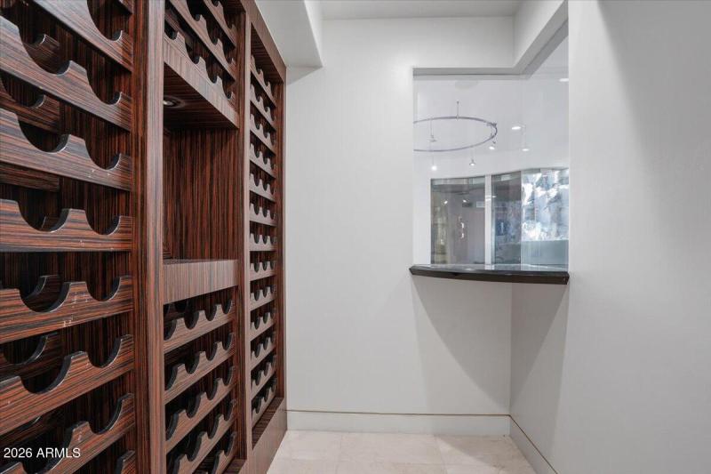 017-4550 E Foothill Dr_RedHogMedia]