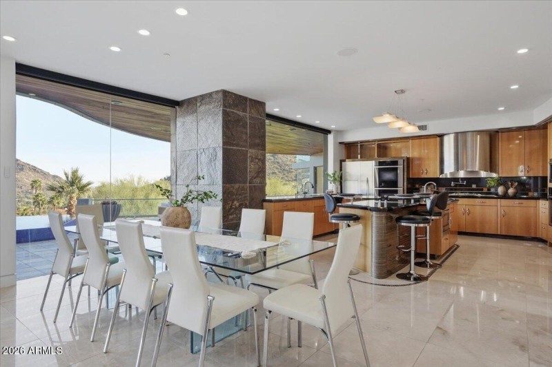 028-4550 E Foothill Dr_RedHogMedia]