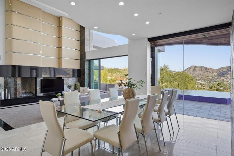 029-4550 E Foothill Dr_RedHogMedia]