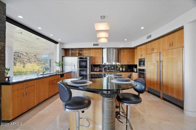 031-4550 E Foothill Dr_RedHogMedia]