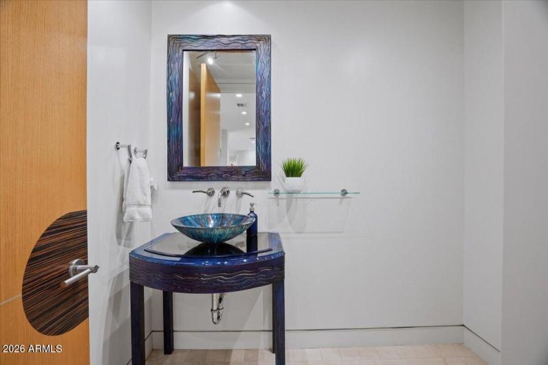 040-4550 E Foothill Dr_RedHogMedia]