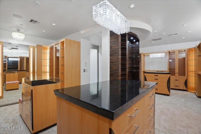 054-4550 E Foothill Dr_RedHogMedia]