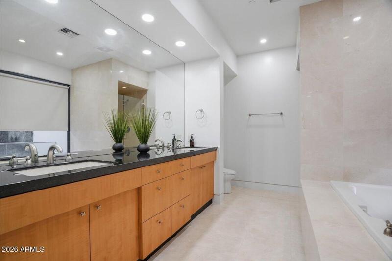 071-4550 E Foothill Dr_RedHogMedia]