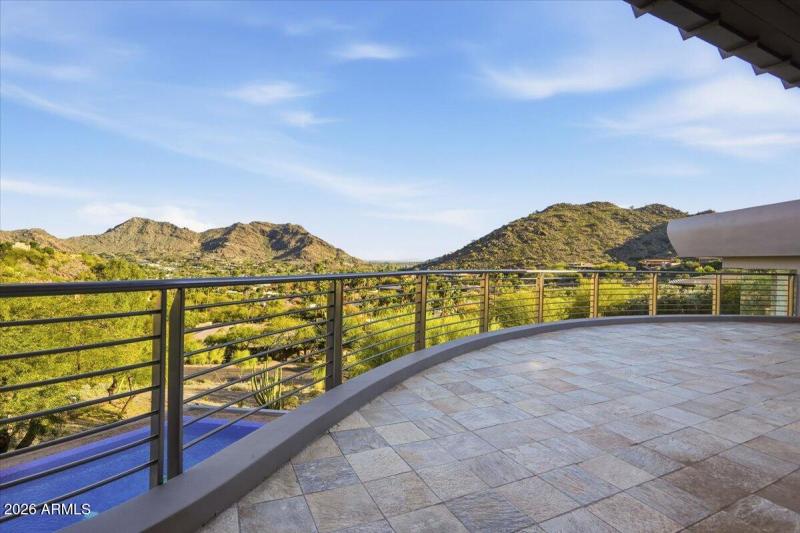 079-4550 E Foothill Dr_RedHogMedia]