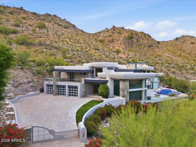 004-4550 E Foothill Dr_RedHogMedia