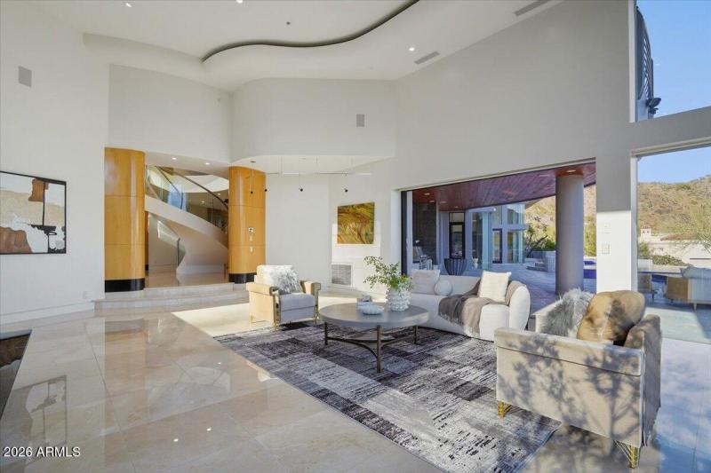 012-4550 E Foothill Dr_RedHogMedia]