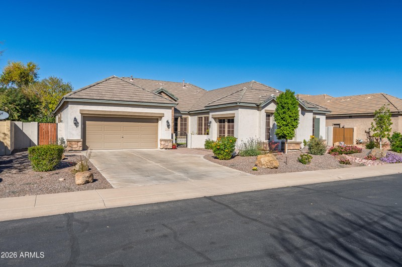 2384 E Grand Canyon Dr-1