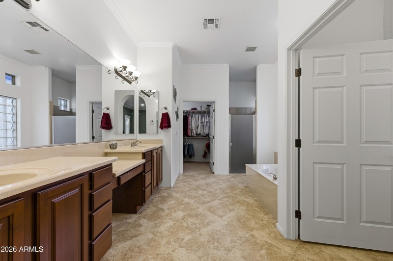 2384 E Grand Canyon Dr-16