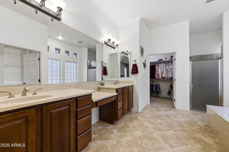 2384 E Grand Canyon Dr-17