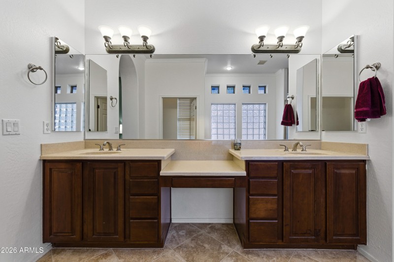 2384 E Grand Canyon Dr-21