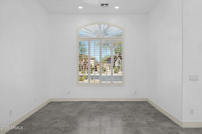 29-web-or-mls-22423-n-54th-pl