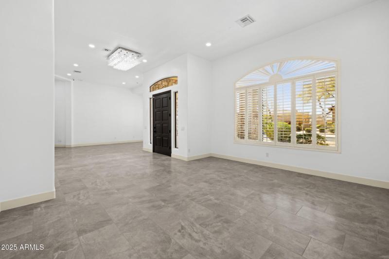 101-web-or-mls-22423-n-54th-pl