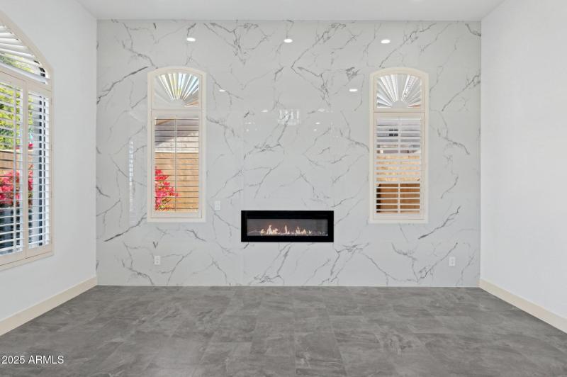 33-web-or-mls-22423-n-54th-pl