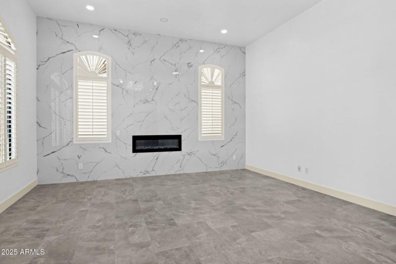 96-web-or-mls-22423-n-54th-pl