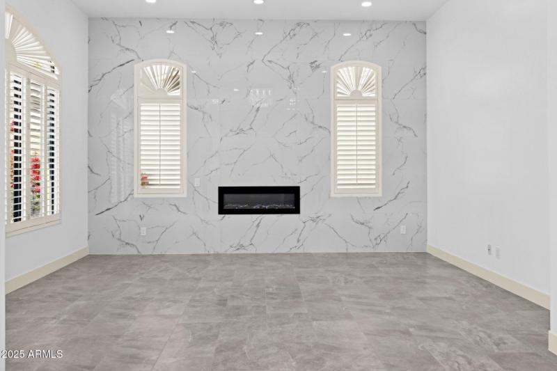 97-web-or-mls-22423-n-54th-pl