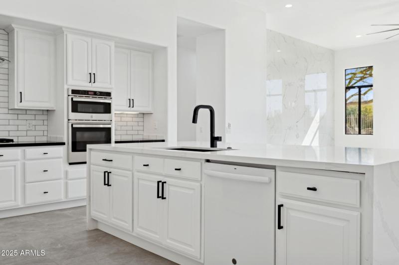 19-web-or-mls-22423-n-54th-pl