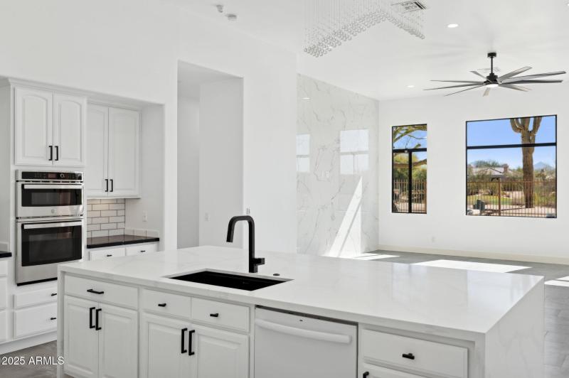 24-web-or-mls-22423-n-54th-pl