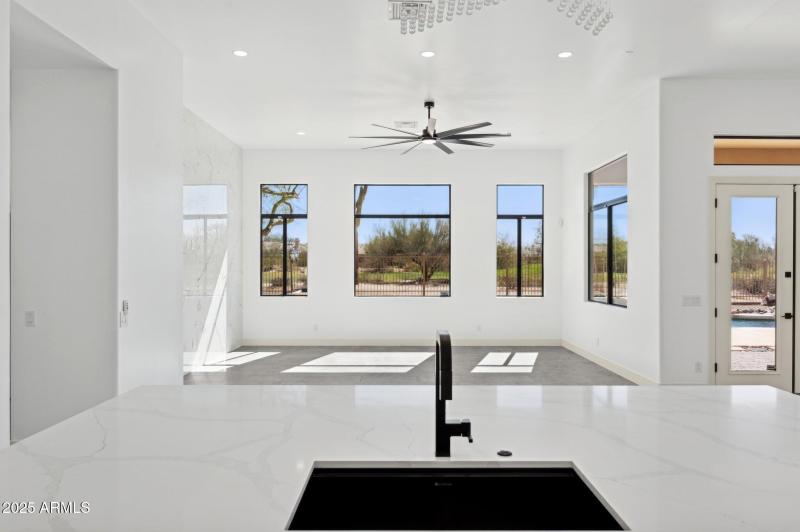 26-web-or-mls-22423-n-54th-pl