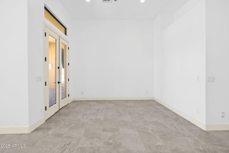 110-web-or-mls-22423-n-54th-pl