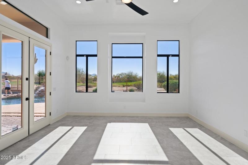 37-web-or-mls-22423-n-54th-pl