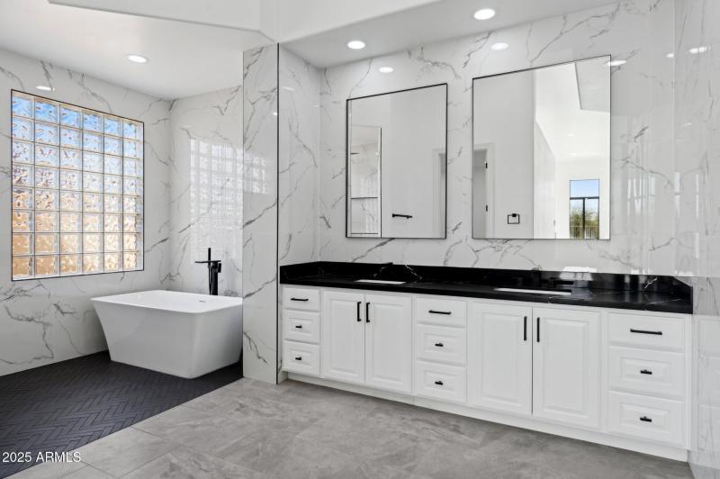 38-web-or-mls-22423-n-54th-pl