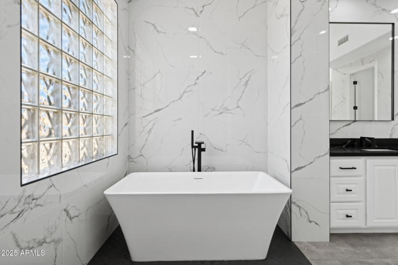 41-web-or-mls-22423-n-54th-pl