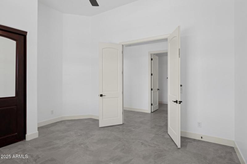 46-web-or-mls-22423-n-54th-pl