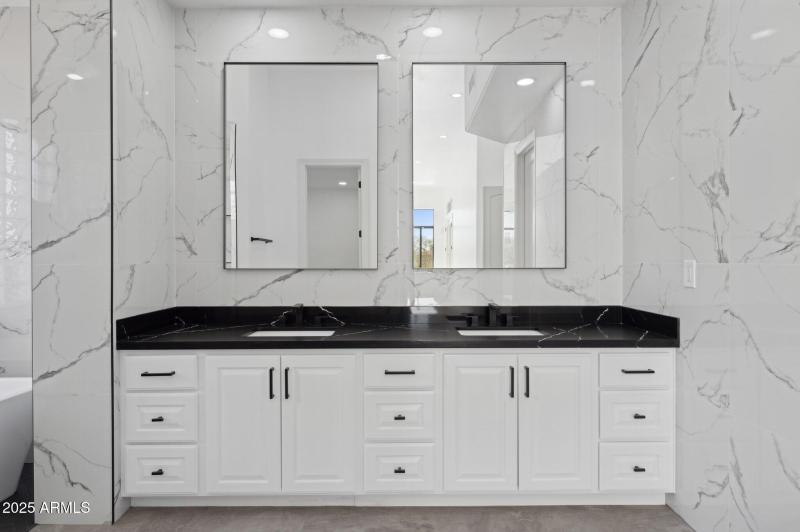 43-web-or-mls-22423-n-54th-pl