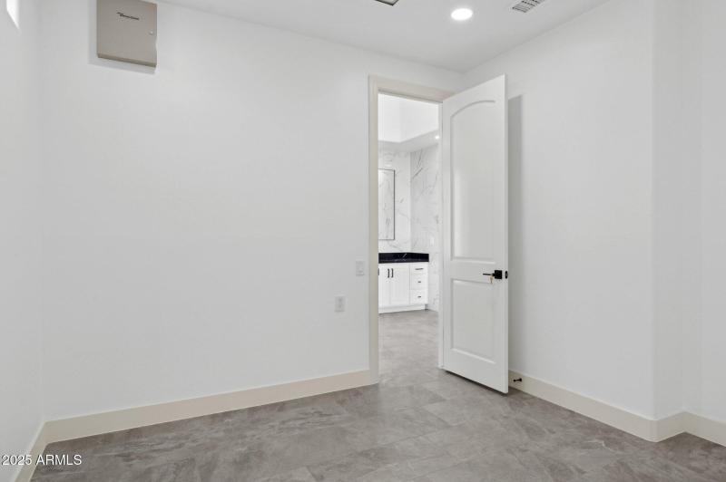 49-web-or-mls-22423-n-54th-pl